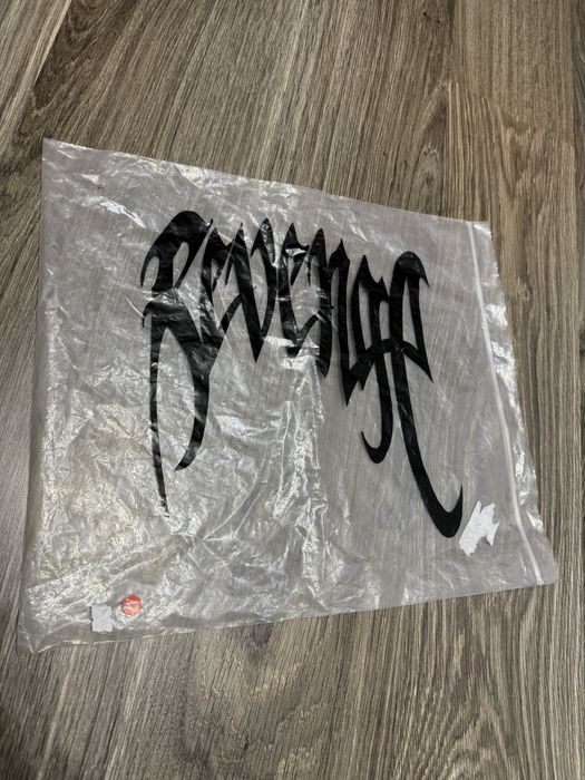 Tricou Revenge - Nou cu Etichetă , Calitate Premium