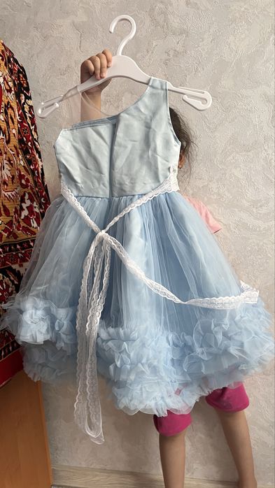 Продам детский платья