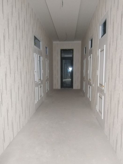 105000у.е Охунбобоев 1.9 сотик 4 хона 2 санузел 90% битган