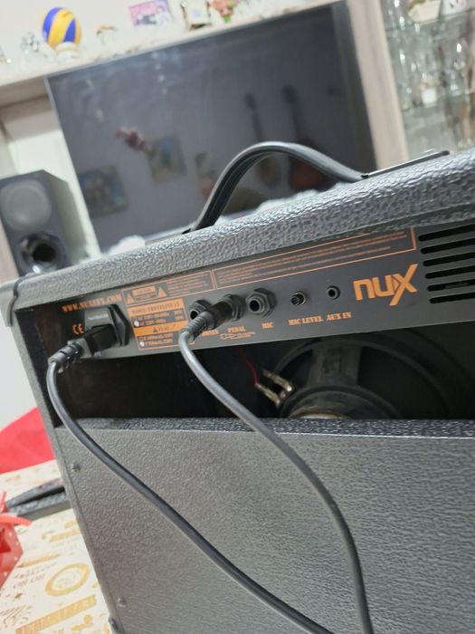 Кубе за китара NUX