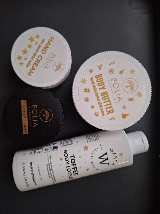 ЛОТ Eolia / Warda Козметика с коледна тематика