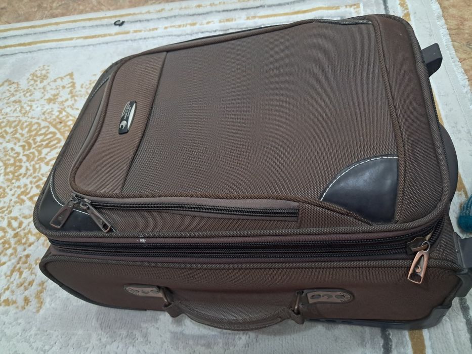 Продаётся чемодан