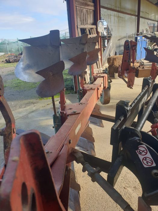 Plug reversibil Kverneland 3  brazde