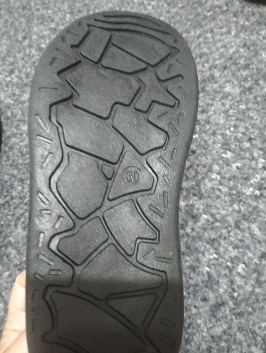 Продам зимнюю детскую обувь новую!