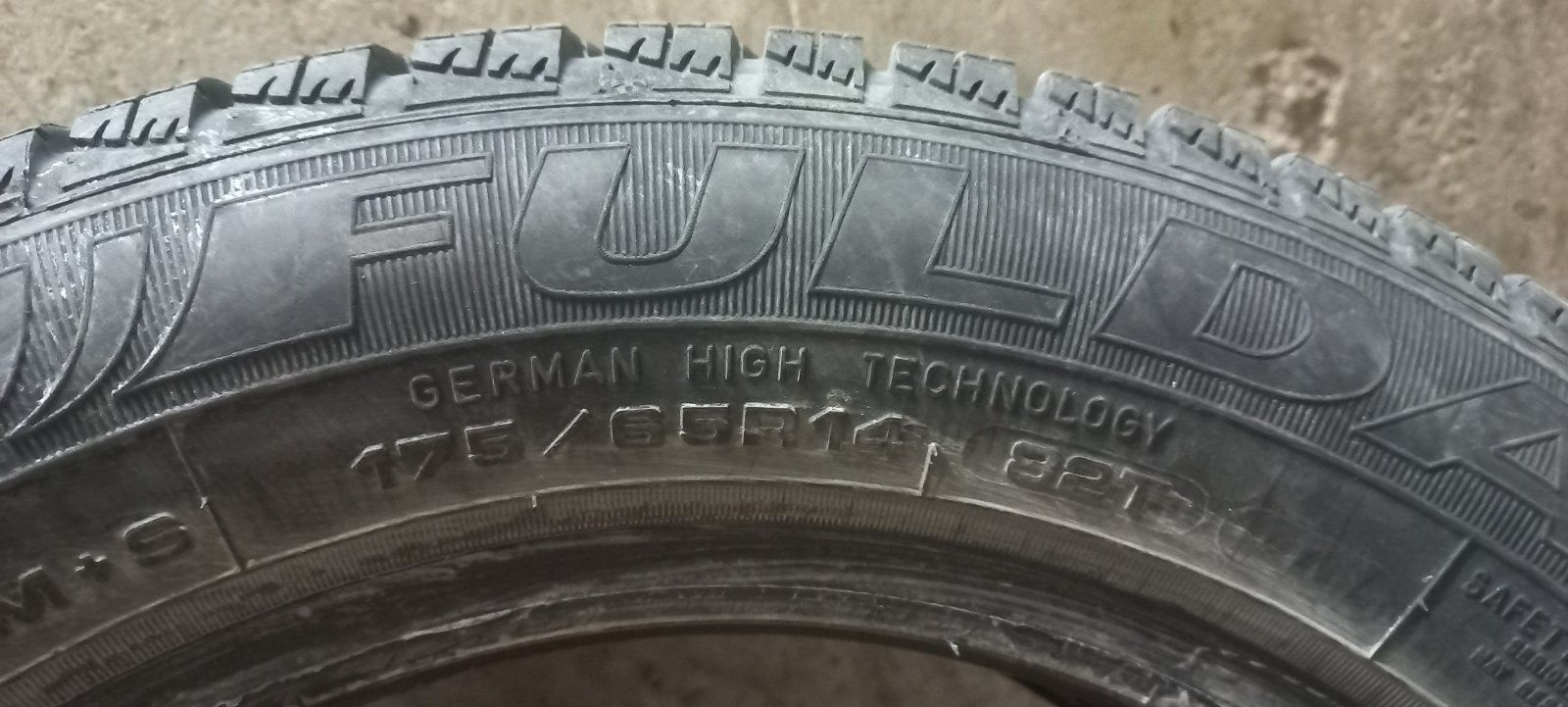 Гуми 10бр 175/65 r14 запазени с доста грайфер