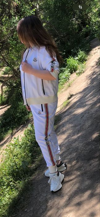 Женскый белый спортивка