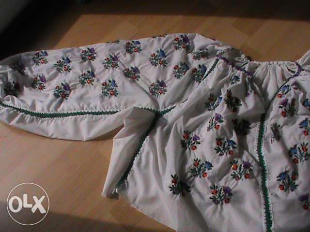 Bucata din ie populara floricele