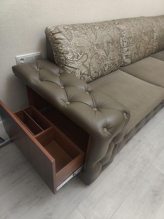 Продаеться диван разкладной б/у.в отличном состоянии