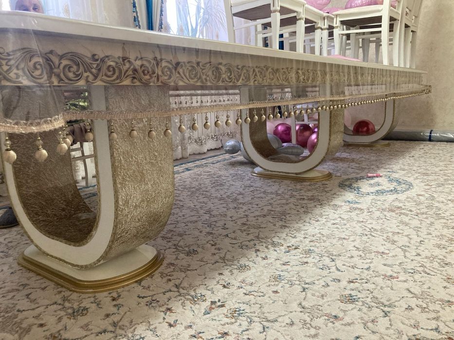 Стол стулья для гостиной 4,5 метр 5 метр