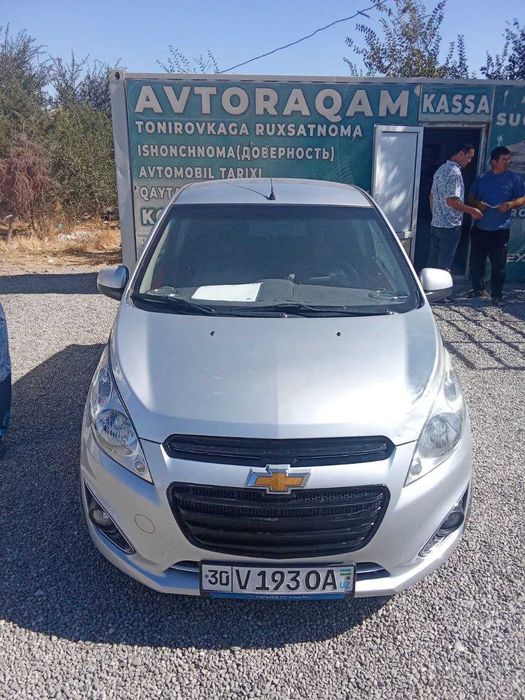 SPARK moshinasi sotiladi