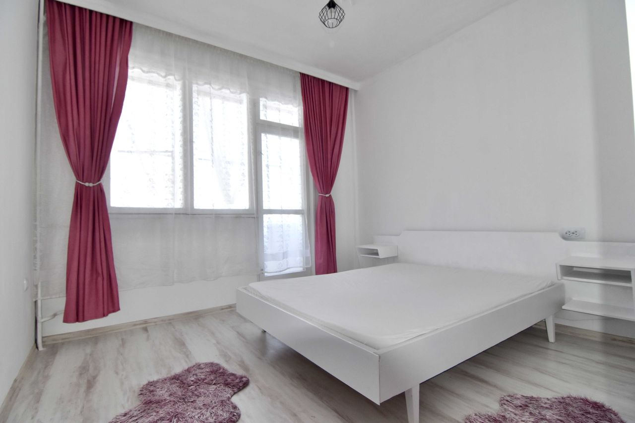 Дава се под наем Тристаен апартамент в Пловдив, Кършияка - 100 кв.м за 561 € - Снимка #3
