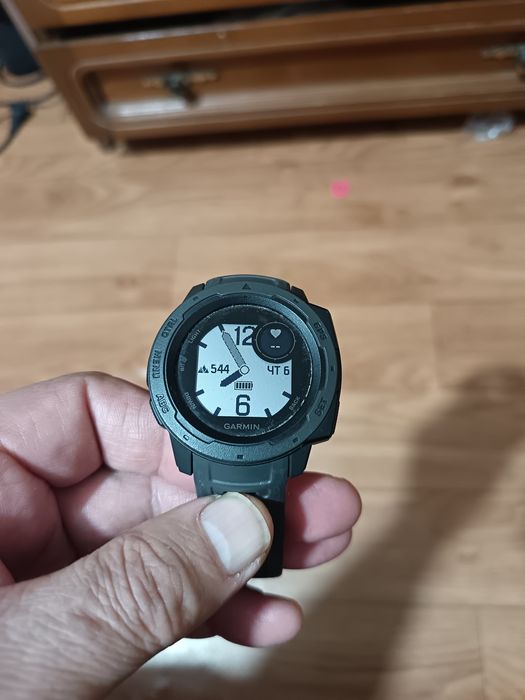 Часы Garmin instinct
