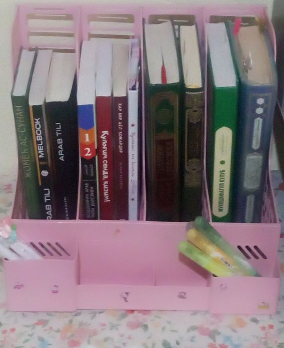 Sifatli organayzer kitob va qalamlar uchun muljalangan katta hajmda