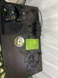 Xbox 360 2 manete+ incarcator pentru manete +2 jocuri