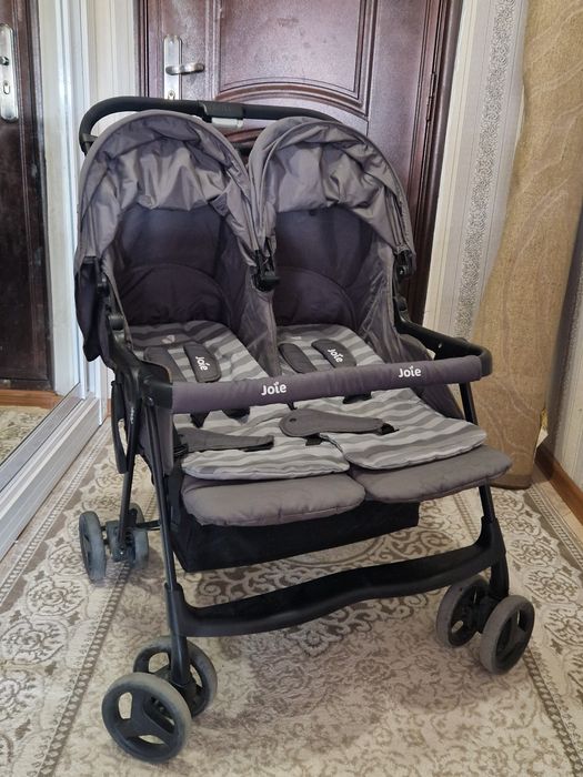 Коляска для близнецов