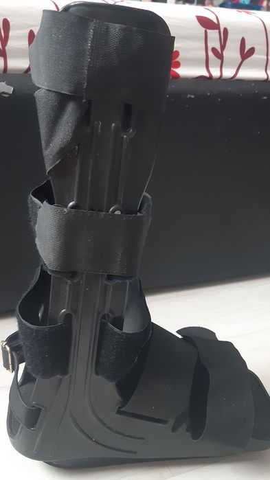 Vand cizma ortopedica