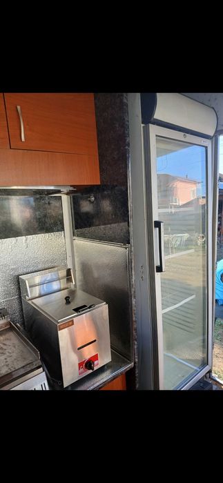 Каравана за бързо хранене – напълно оборудвана и готова за работа!