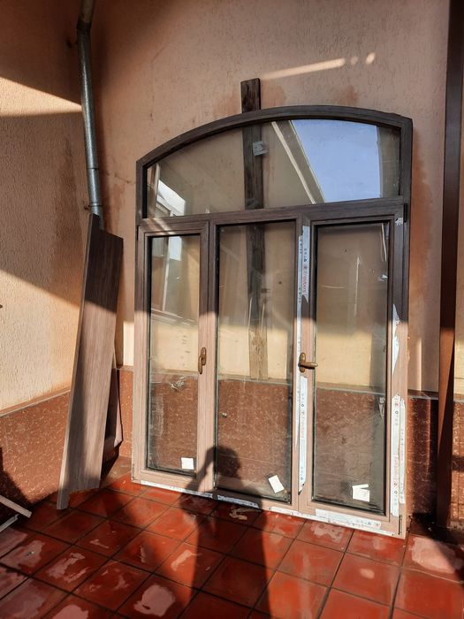 Окна Акфа Эщик Ром с падакойником .