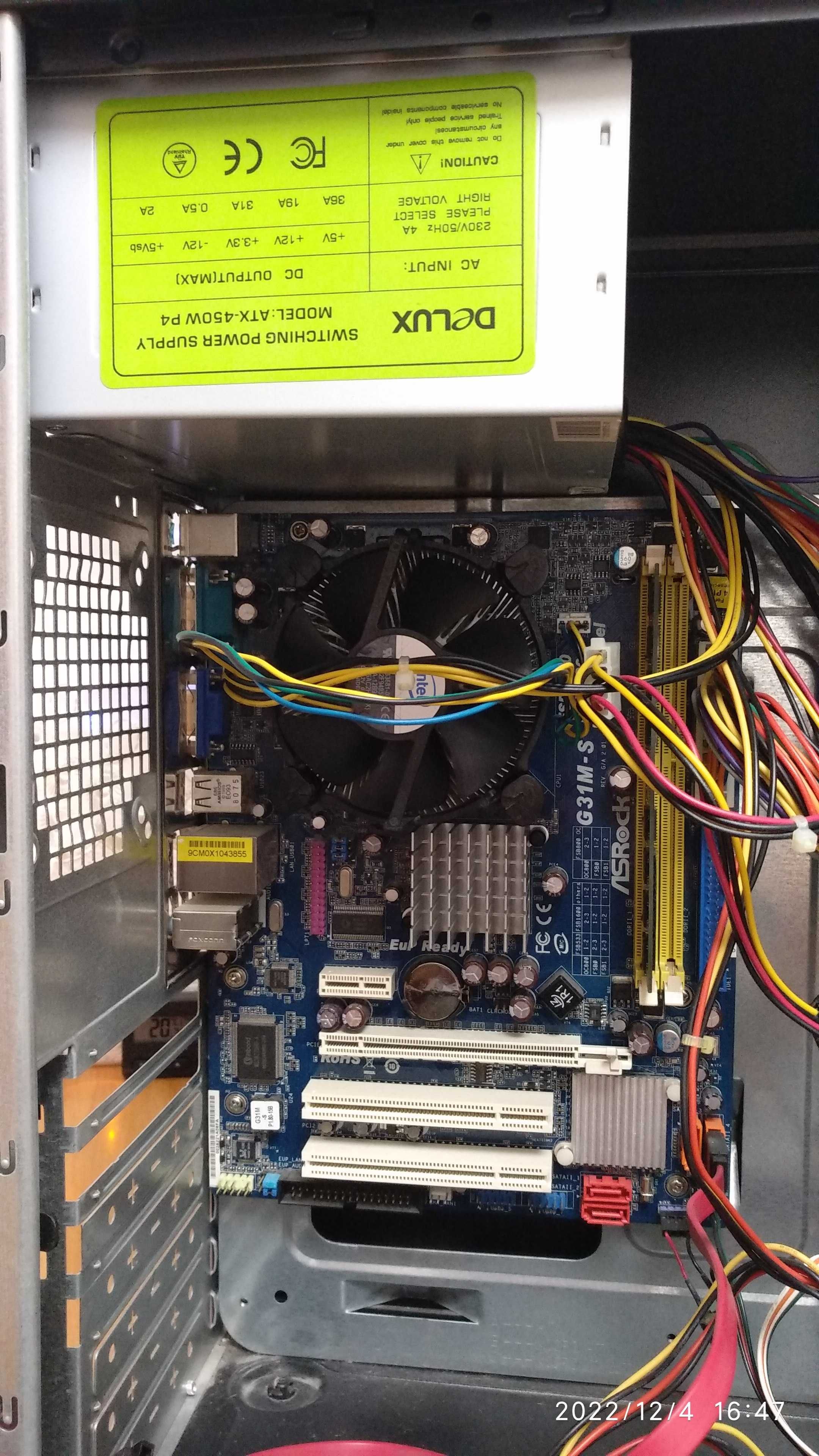Desktop cu placa de baza, memorie, procesor celeron si cooler