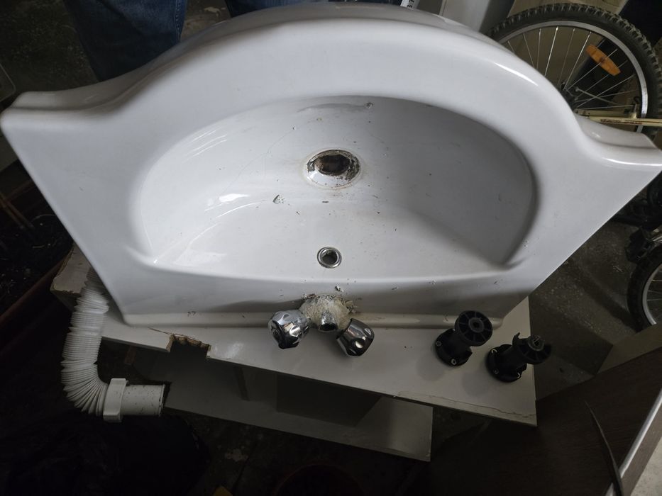 Продам раковину б/у со шкафчиком