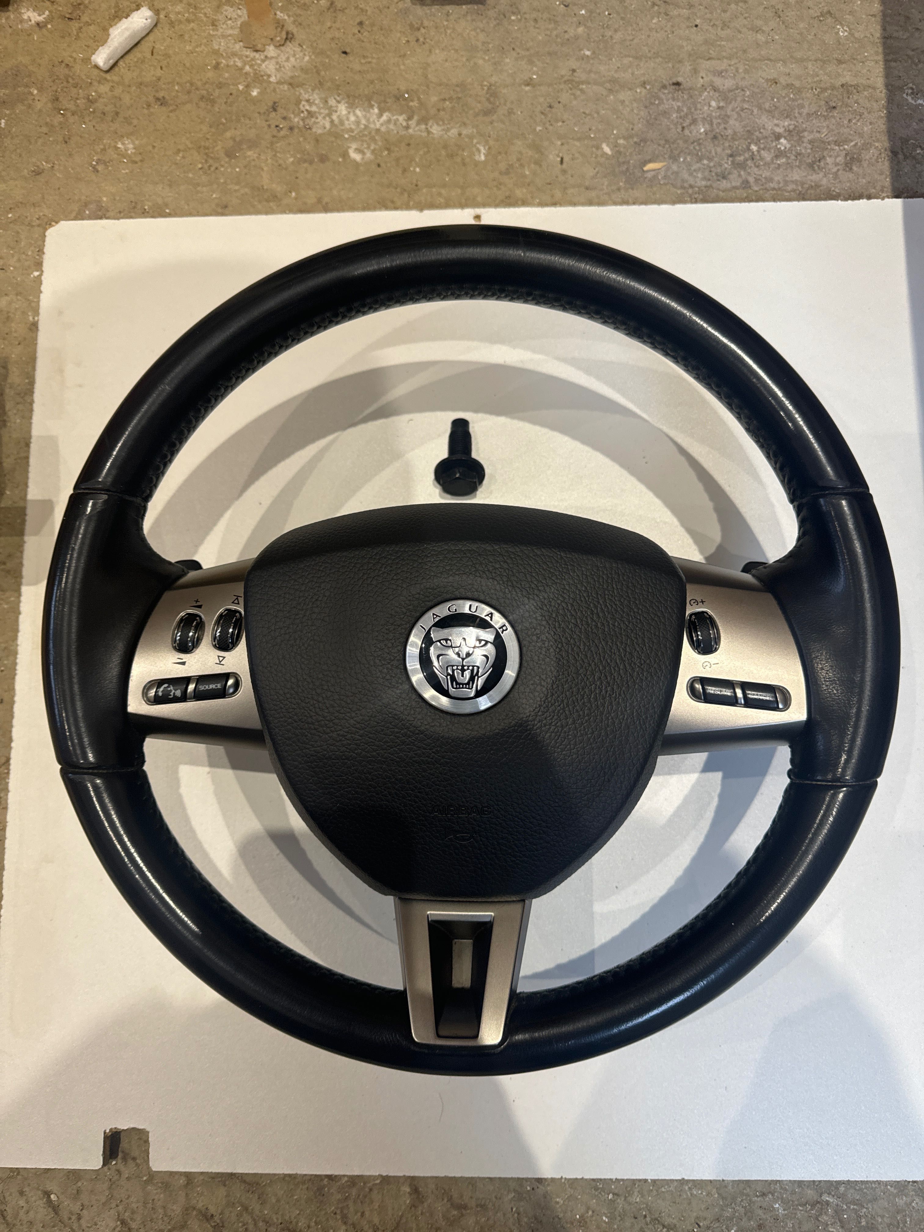 Jaguar XF волан Jaguar XF