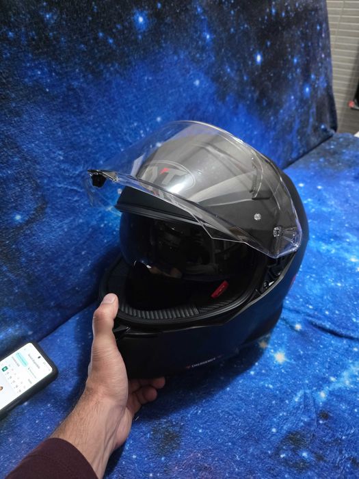 Vand cască motocicleta in stare impecabila. Achitată acum cateva zile