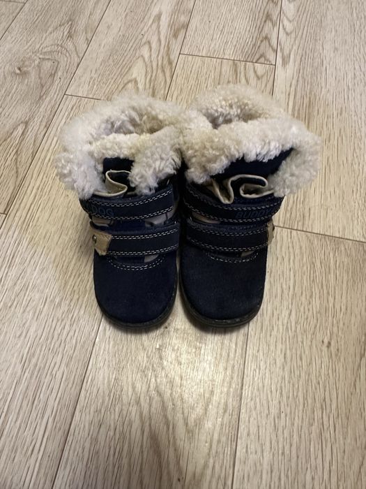 Продам зимнию обувь детскую