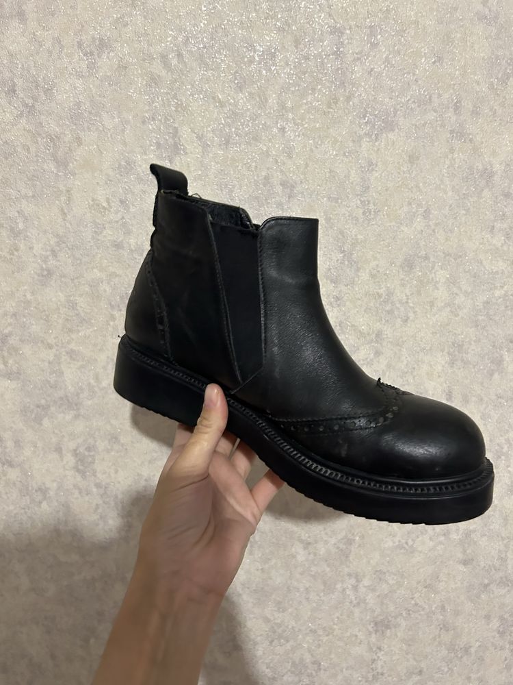 Продам зимние ботинки