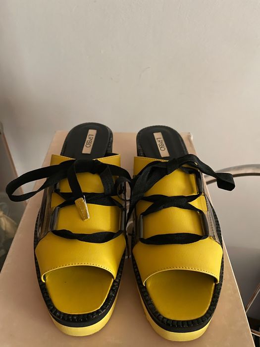 Saboti Il passo noi model interesant