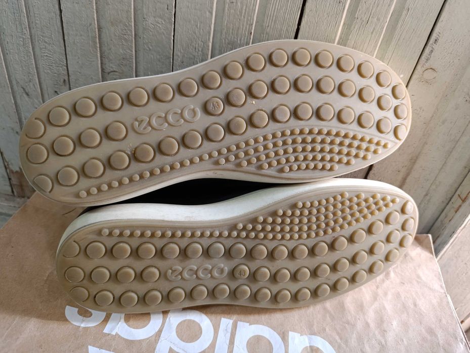 ''ECCO Soft 7''оригинални кожени сникърси 43 номер