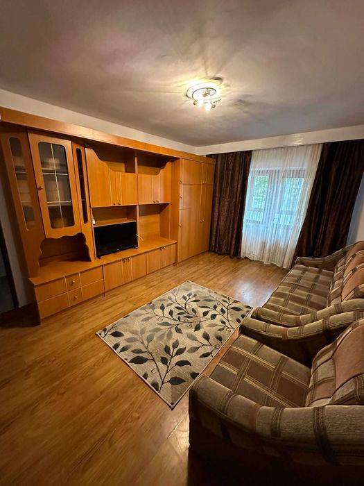 Inchiriez apartament 3 camere - zona Posta 4