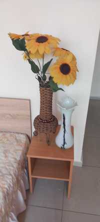 Продава се красива декоративна ваза с цветя