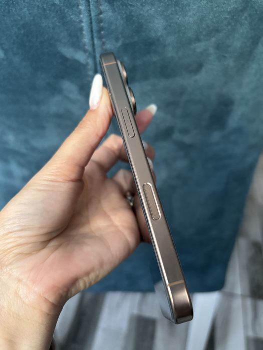 Iphone 16 Pro - 128 GB - Gold