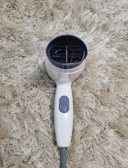 Uscător de păr compact Philips SalonDry Compact 1400 W