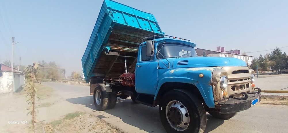 ZIL avtomobil. ZILMMZ554