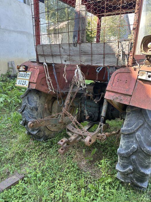 Tractor Carraro plus remorcă