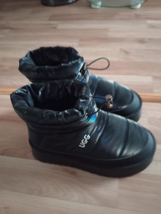 ПродаютсЯ угги женские