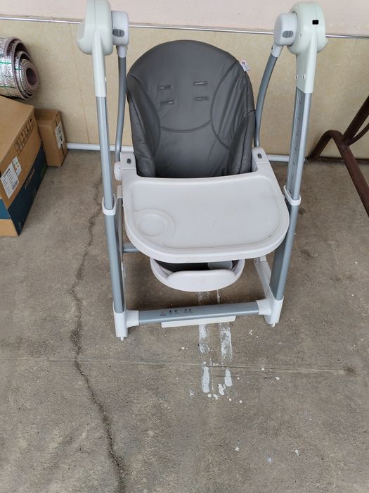 Bolallar ovqatlanadigan kreslo