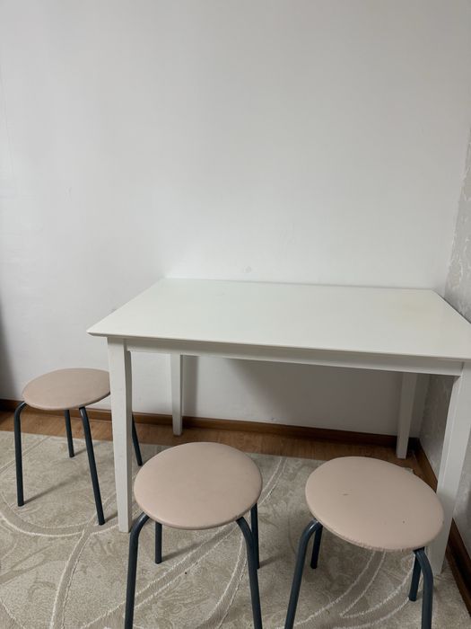 Кухонный стол с стульями