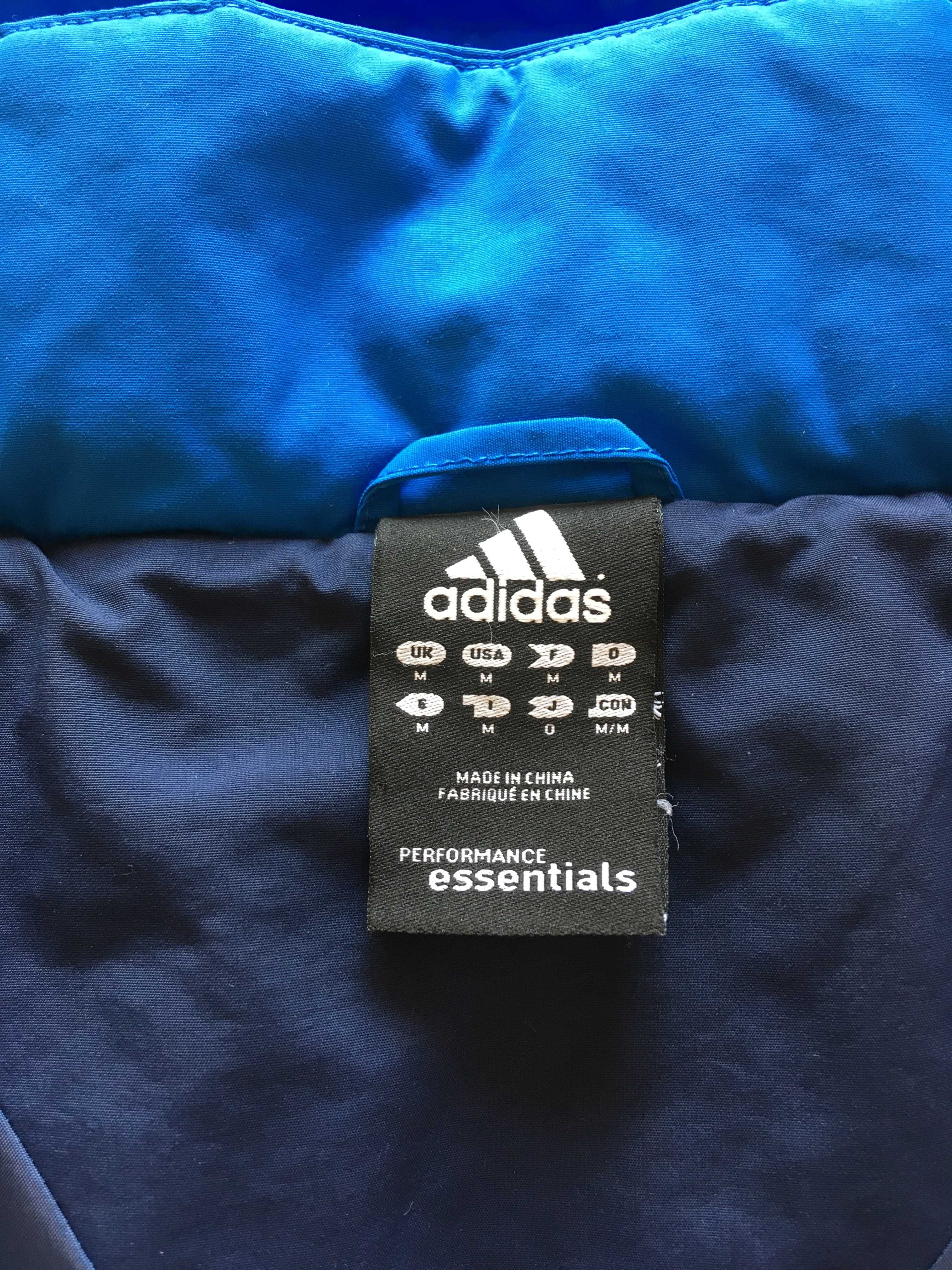 Adidas essentials insulated jacket. Адидас зимно яке