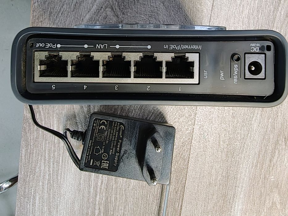 Рутер Microtik RB952U1-5ac2nD-TC

FCC: TV/RB952-5AC2ND