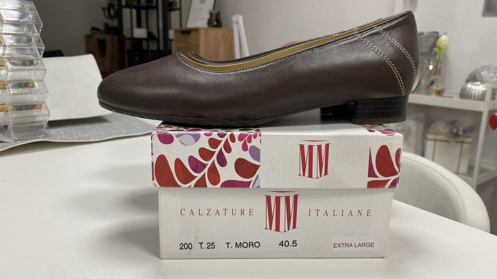 Нови италиански обувки