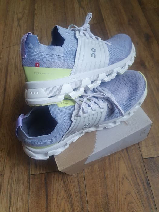 Vând adidasi ON Cloudswift