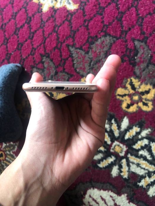 Iphone 8 gold sotiladi