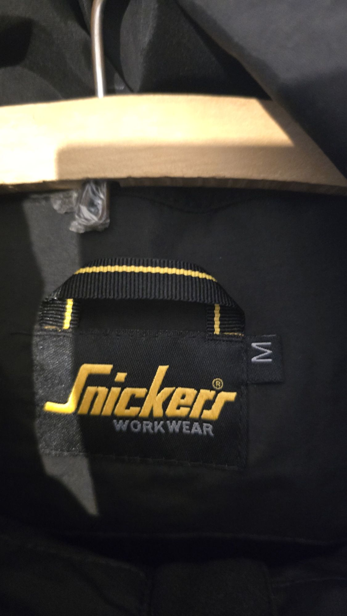 Strauss engelbert, Snickers, Mascot