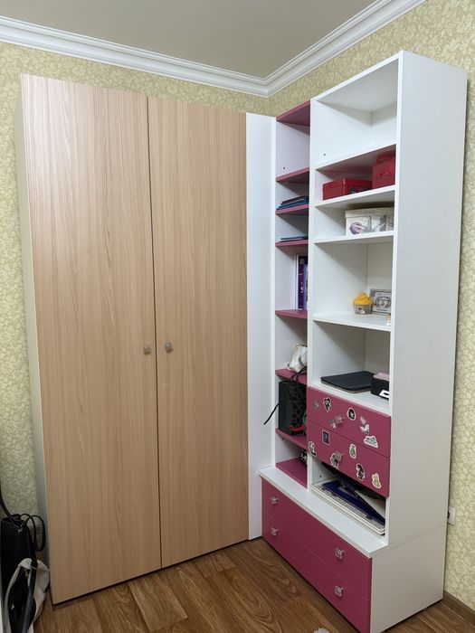 Продаётся шкаф с книжной полкой (вместе, комплект)