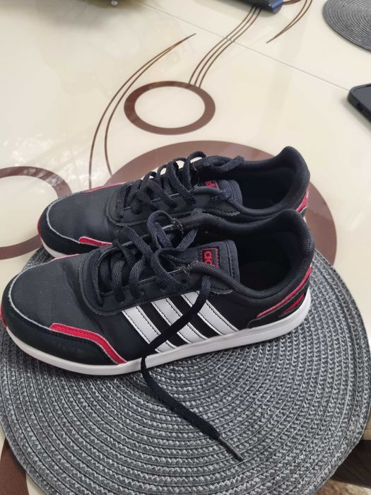 Adidasi Adidas baieti nr. 35