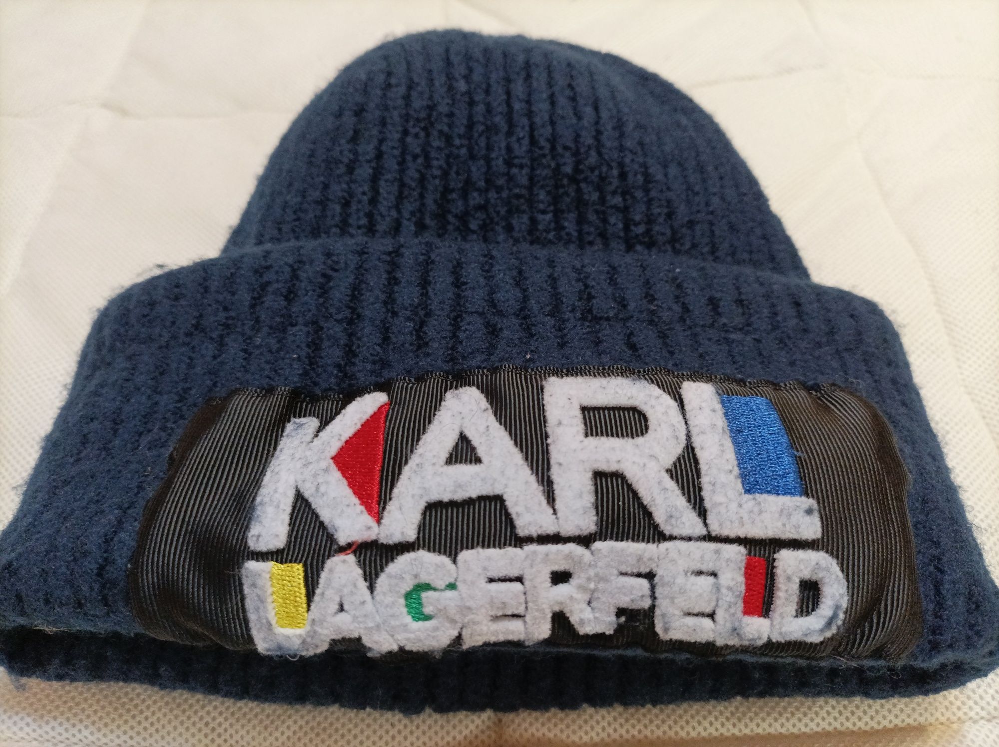 Karl Lagerfeld дамска зимна шапка S размер