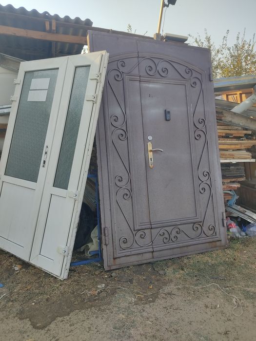 Темир дарвоза срочно сотилади 2 та Бир хил