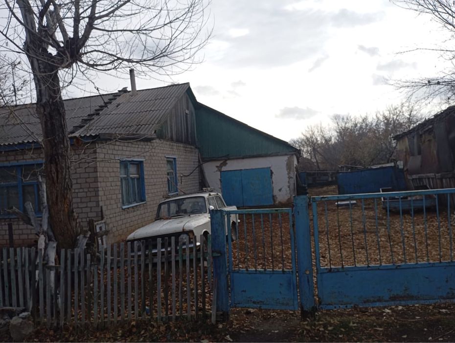 Дом находится Село Сары өзек хороший дом  отдельно стоящйи большой ого